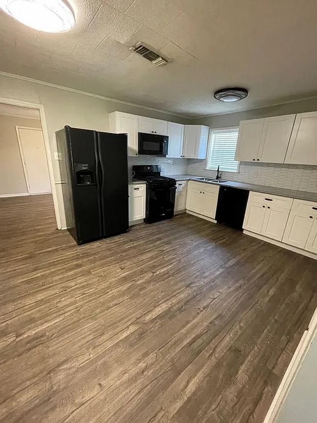 Foto del edificio - 6352 Diamond Ave