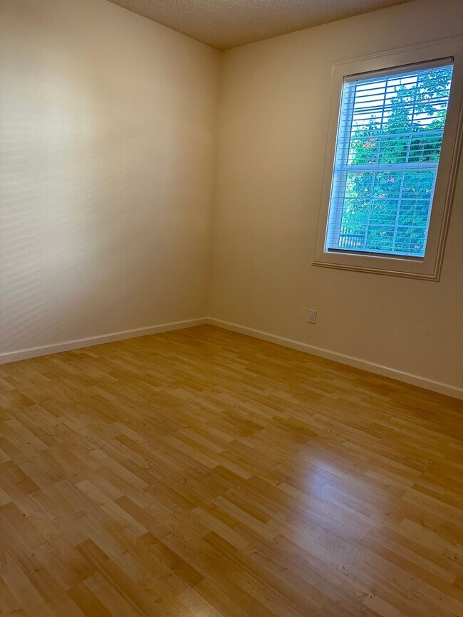 Building Photo - 4419 4th Ave