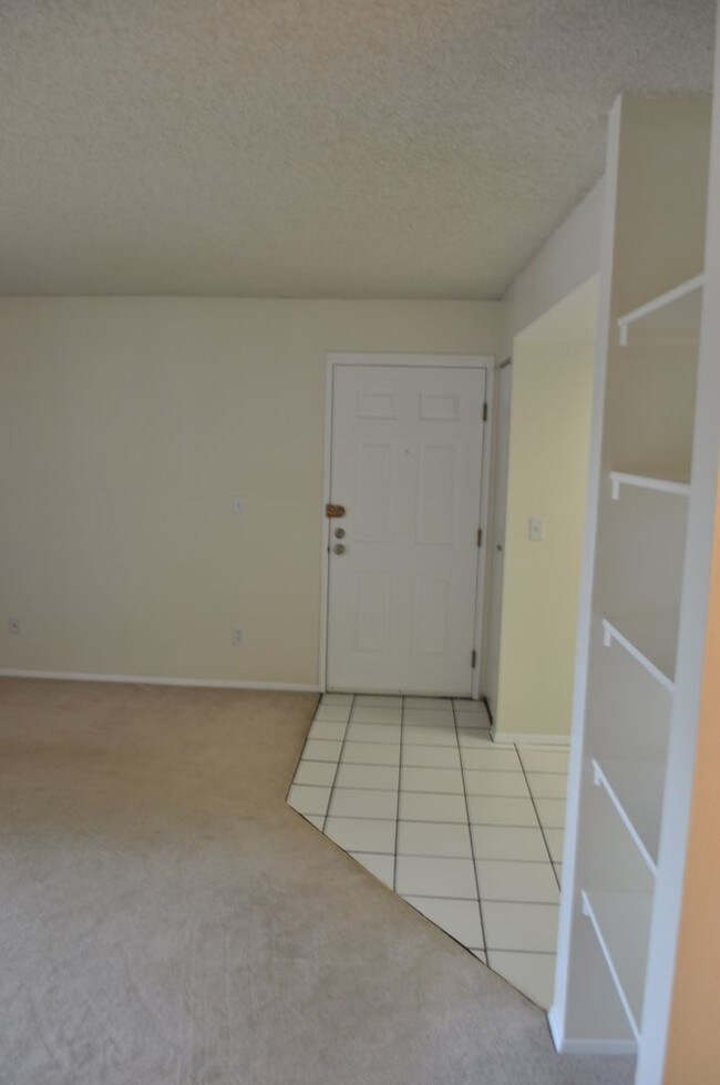 Building Photo - 9666 Brentwood Way