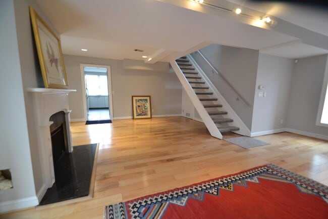 Building Photo - 258 Jackson St