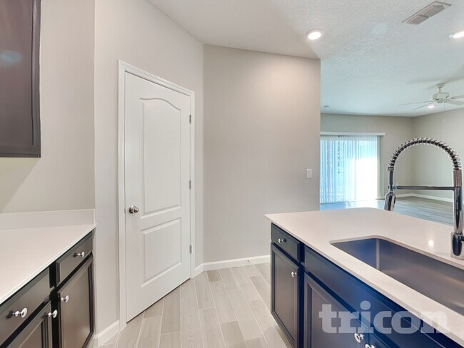 Foto del edificio - 38 Athens Dr