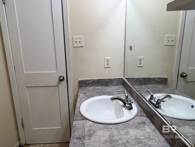 Foto del edificio - 72 Grimes Ln