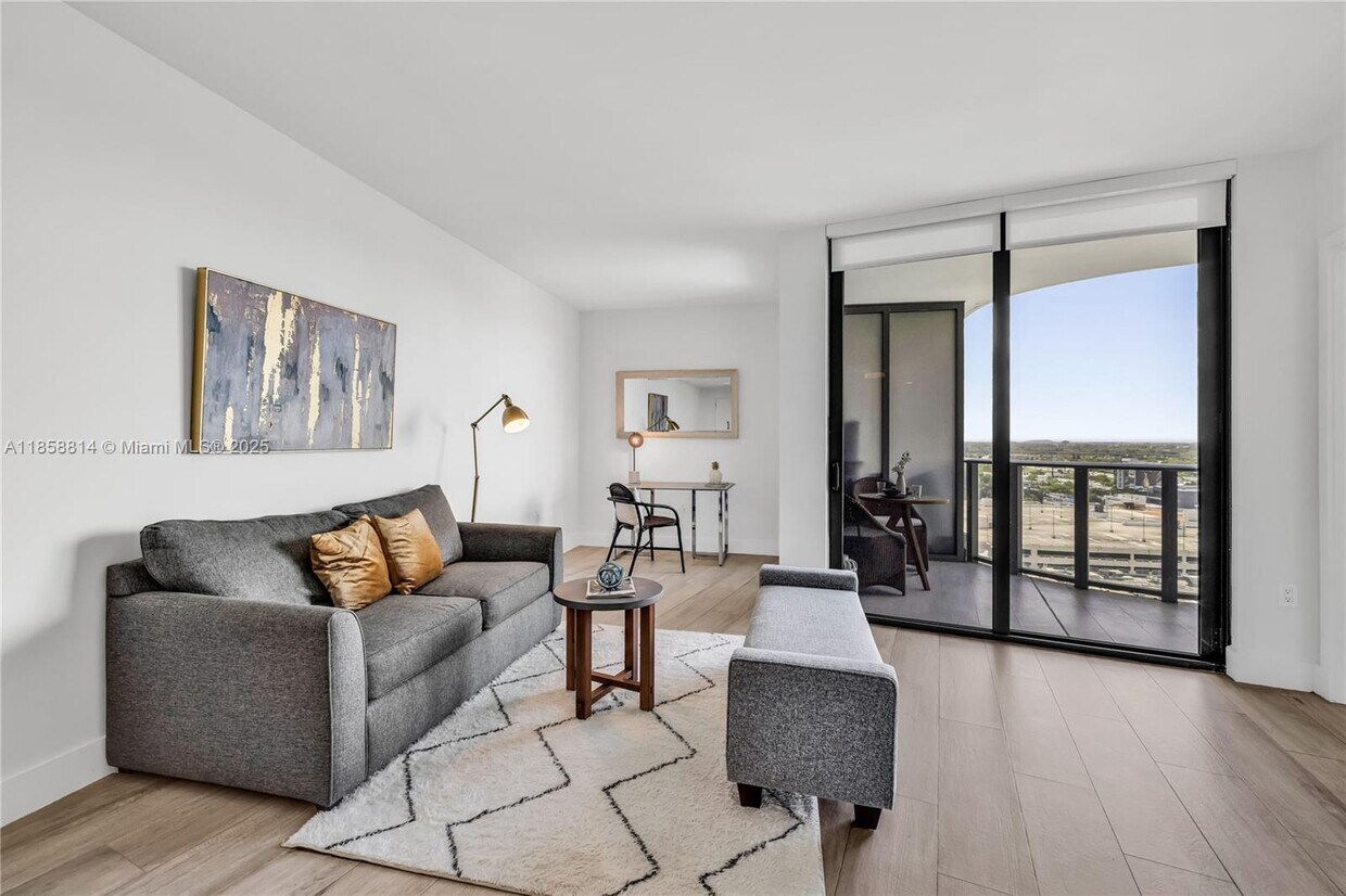 Foto principal - 121 NE 34th St