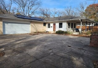 Building Photo - 465 W Marshall Dr