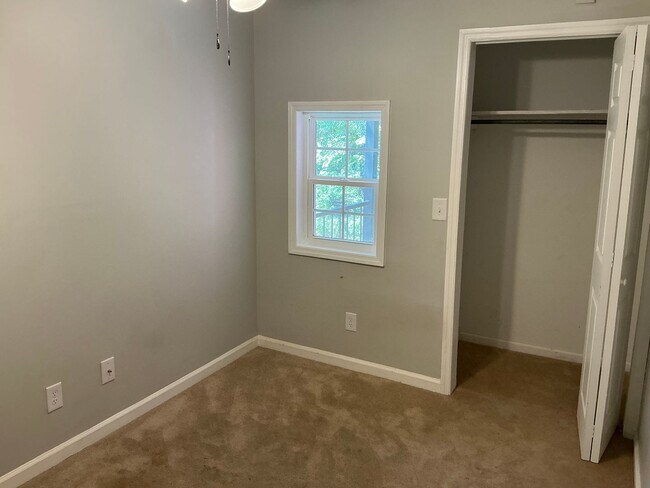 Foto del edificio - 1005 Piney Woods Rd