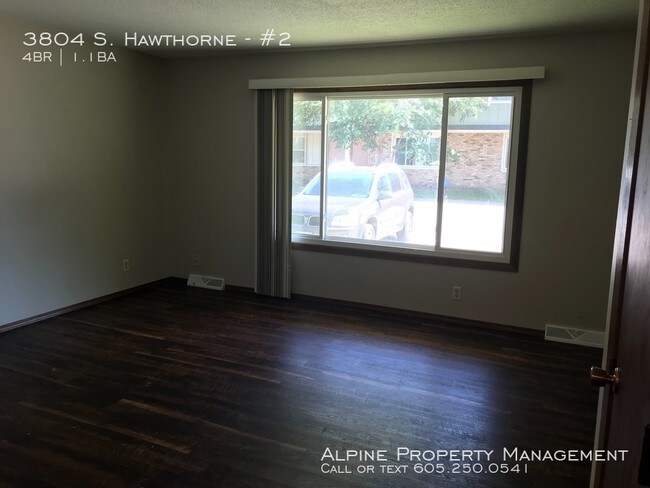 Building Photo - 3804 S Hawthorne Ave