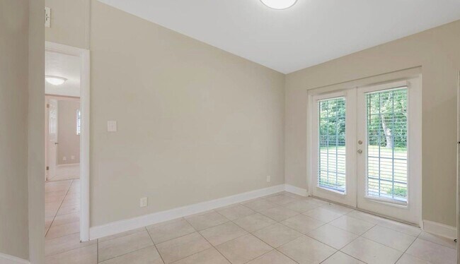 Foto del edificio - 8526 Bengalin Ave