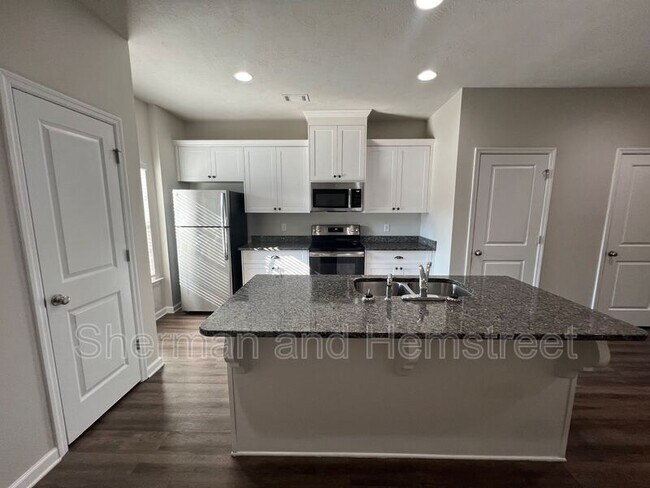 Building Photo - 723 Tarvin Cir