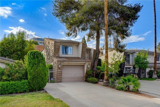 Foto del edificio - 3223 Pinehurst Dr