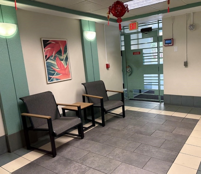 Building Photo - 1617 Kapiolani Blvd