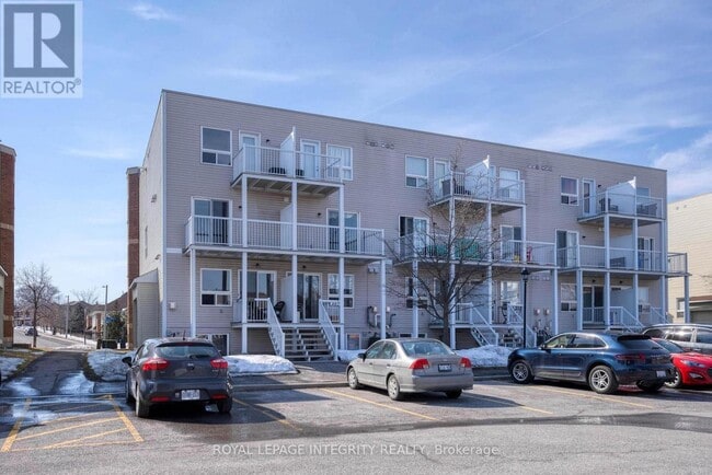 Building Photo - 888 Longfields Dr