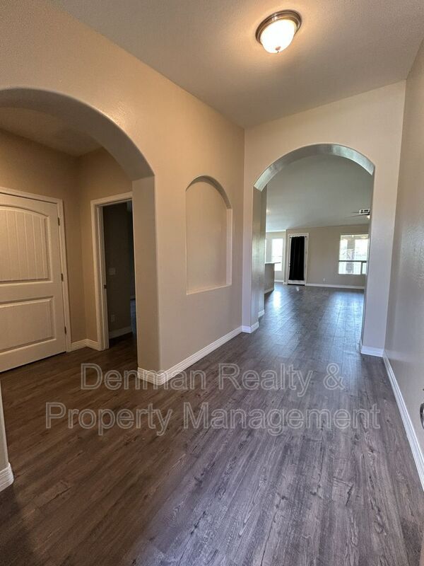 Building Photo - 4843 S Brice