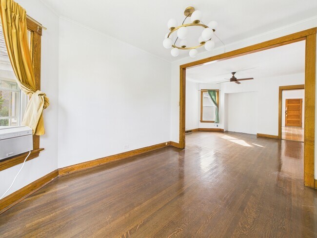 Foto del edificio - 4318 N Albany Ave