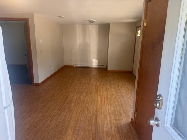 Photo - 117a W Main St (Sprague, CT) Apartment