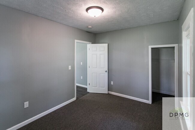 Building Photo - 1011 N. Pine St.