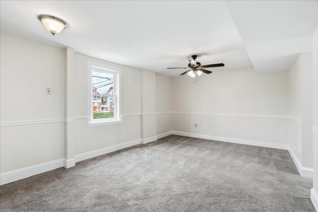 Building Photo - 100 E 8th St