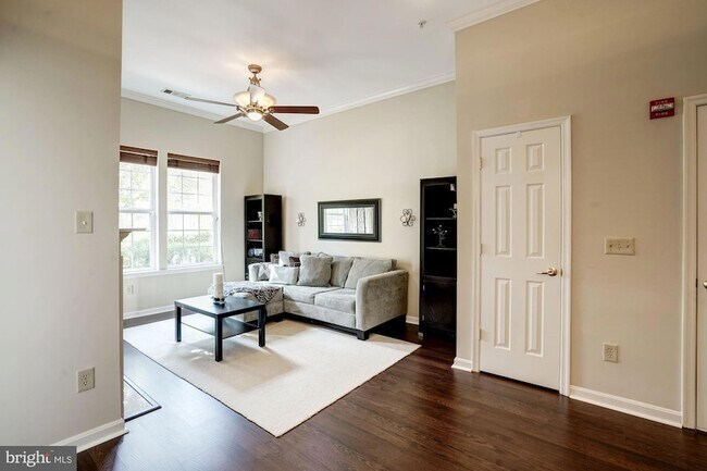 Foto del edificio - 4950 Brenman Park Dr