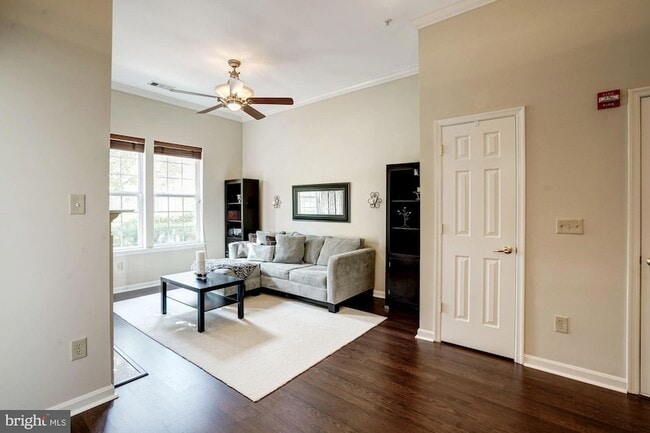 Building Photo - 4950 Brenman Park Dr