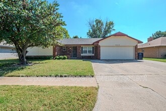 Building Photo - 2412 Laneway Dr