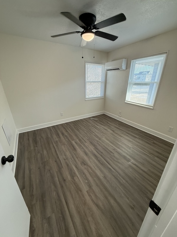 Building Photo - 9654 Selby Pl