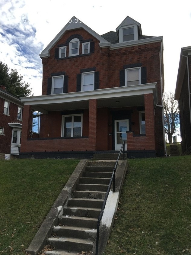 218 Suncrest St Unit 3, Pittsburgh, PA 15210 Apartment for Rent in