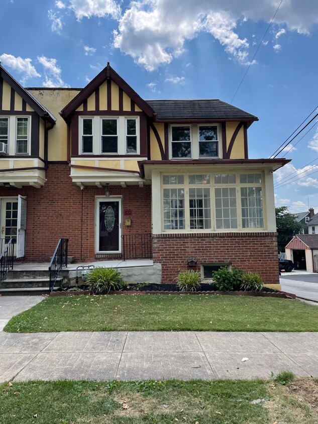 Primary Photo - 306 W Freedley St