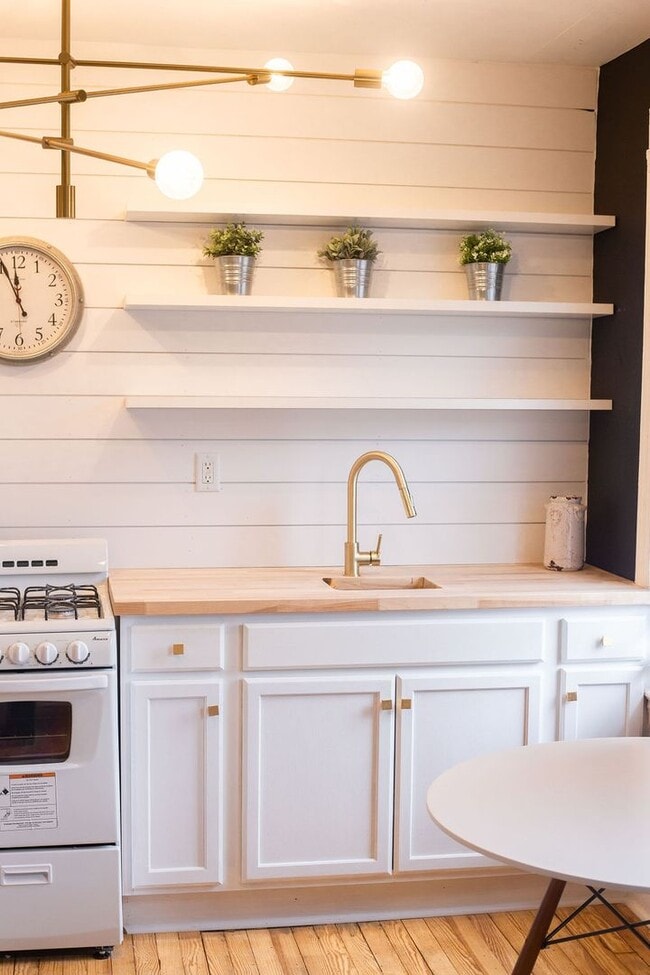 Foto del edificio - 220 W Chestnut St