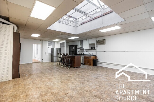 Foto del edificio - 3605 N Damen Ave