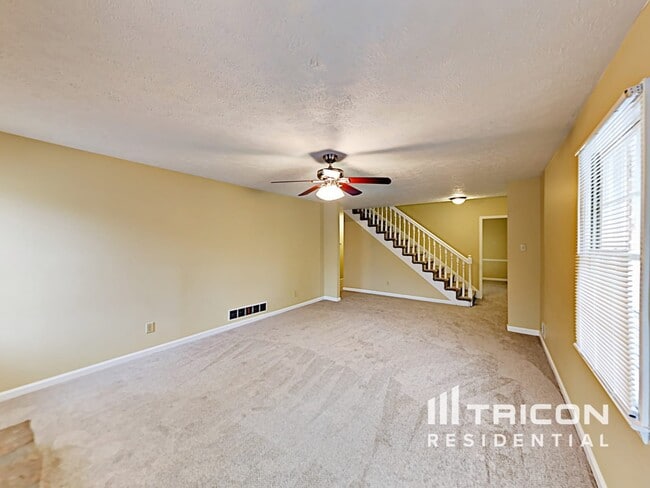 Foto del edificio - 429 Sugar Springs Way
