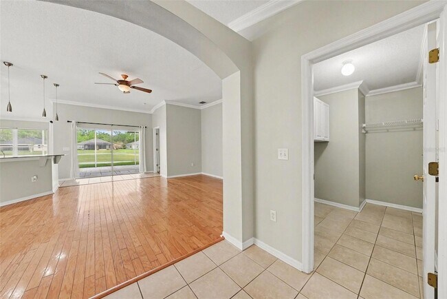 Building Photo - 10225 Old Tampa Bay Dr