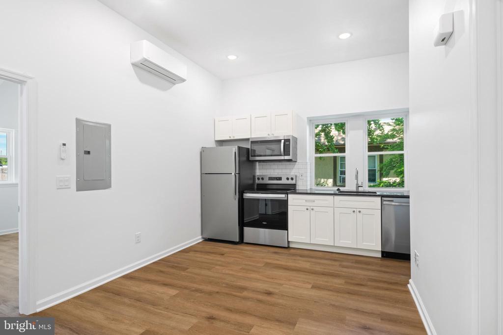 Primary Photo - 6651 Blakemore St