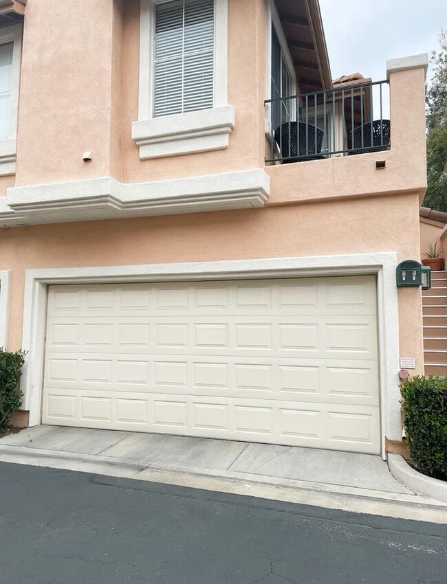 Building Photo - 3301 Ladrillo Aisle