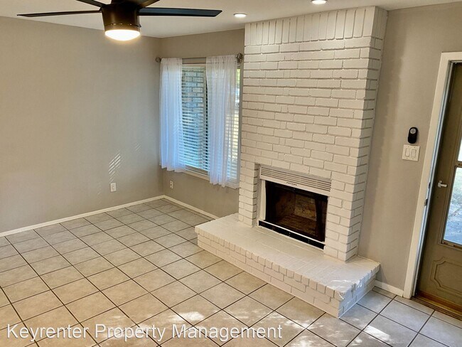 Building Photo - 2 br, 1.5 bath House - 4204 Hudson Bend Ro...