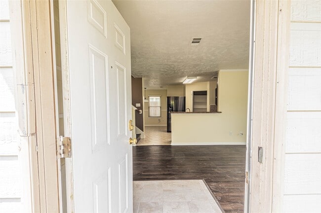 Foto del edificio - 6630 Bluebottle Ln