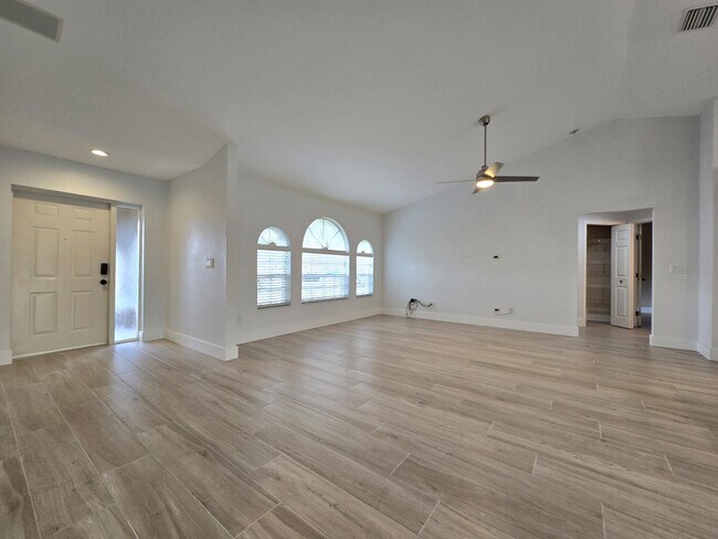 Foto del edificio - 300 SE 27th St