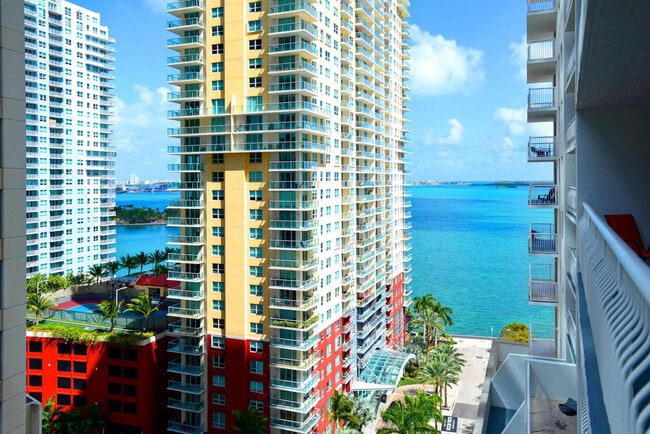Foto del edificio - 1200 Brickell Bay Dr