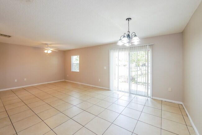 Foto del edificio - 997 SW 15th St