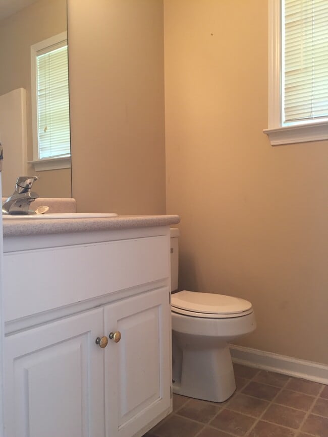 Building Photo - 5606 Landings Pkwy