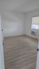 Building Photo - 9270 E Bay Harbor Dr