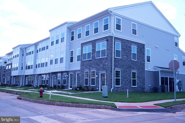 Building Photo - 120 Stoutsburg Blvd