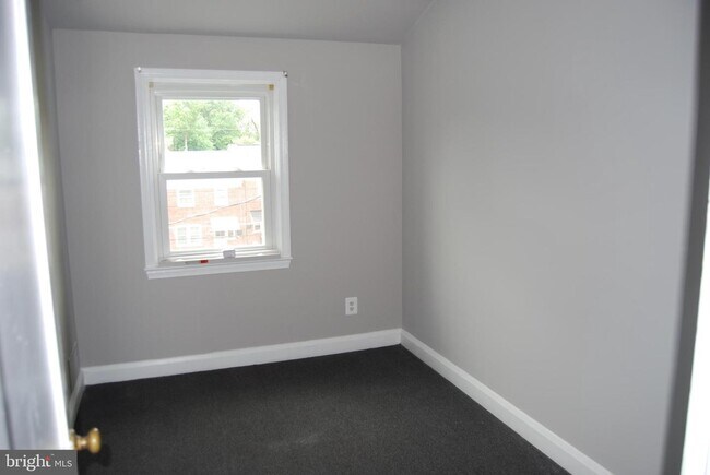 Building Photo - 1811 Trenleigh Rd