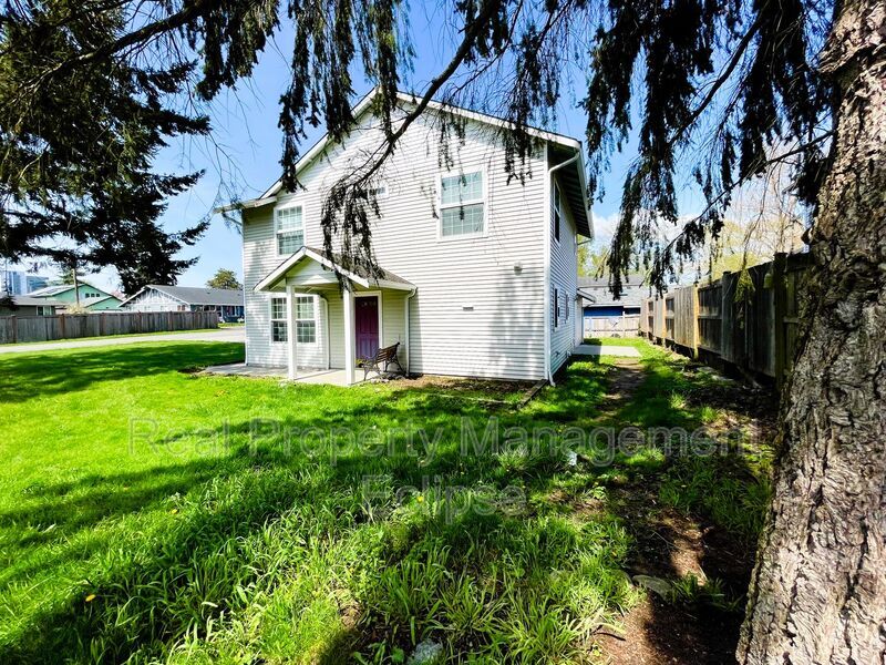 Building Photo - 1427 Virginia Ave