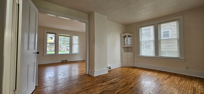 Foto del edificio - 214 S Church St