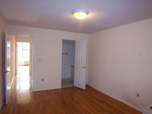 Building Photo - 240 E 90th St