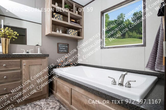 Foto del edificio - 2120 S Burleson Blvd