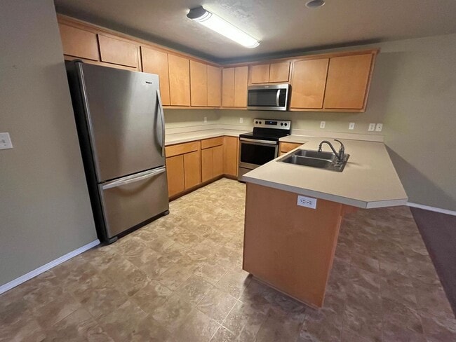 Building Photo - 3 bdrm/2.1 bath Duplex for Rent in Harrisburg