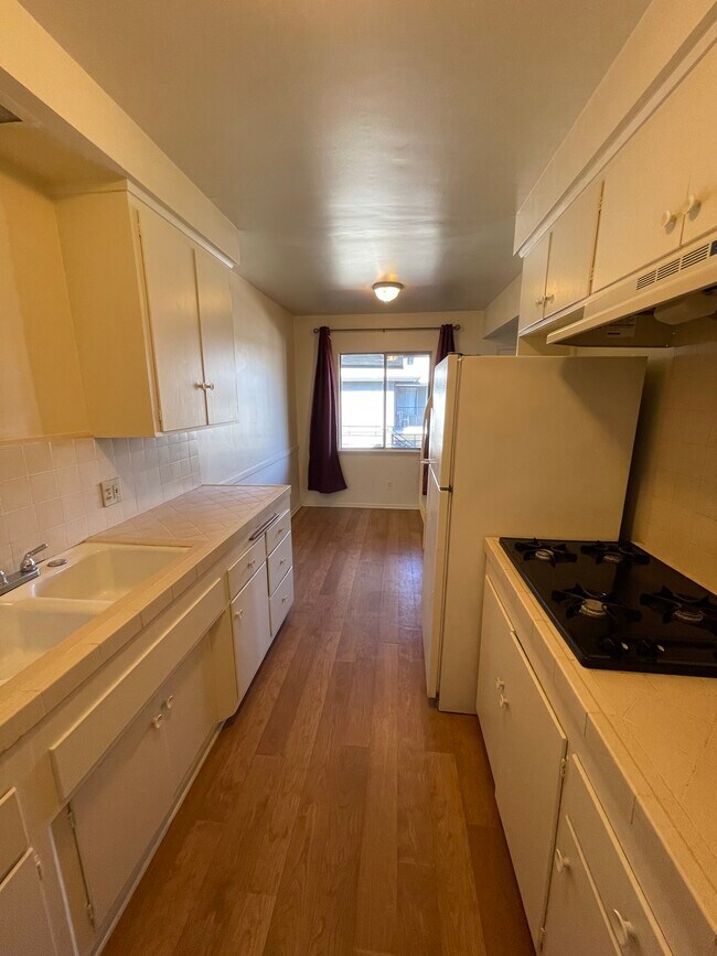 Building Photo - 6122 Brynhurst Ave