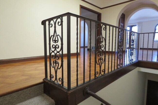 Building Photo - 106A