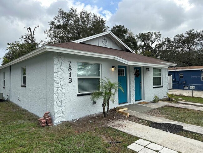 Building Photo - 7813 Lakeshore Dr