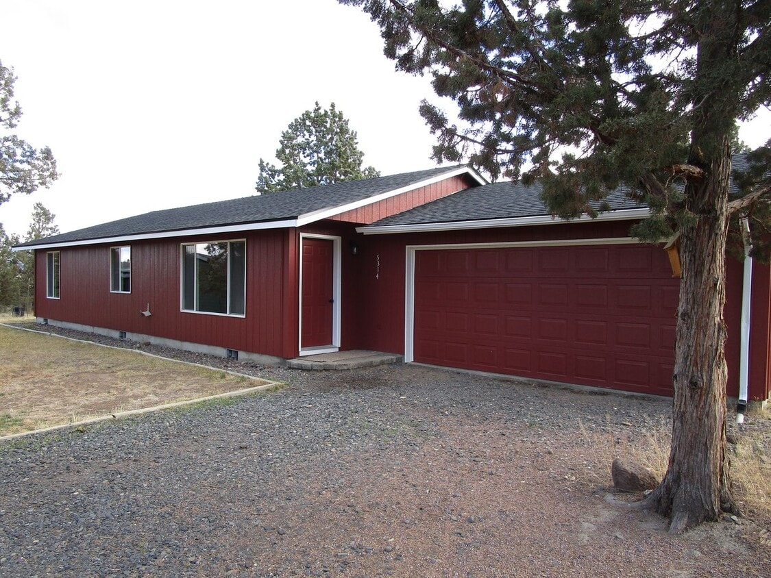 Primary Photo - 3 Bedroom, 2 Bathroom Home on 2 Acres on Lower Side of Juniper Canyon - Available Now!